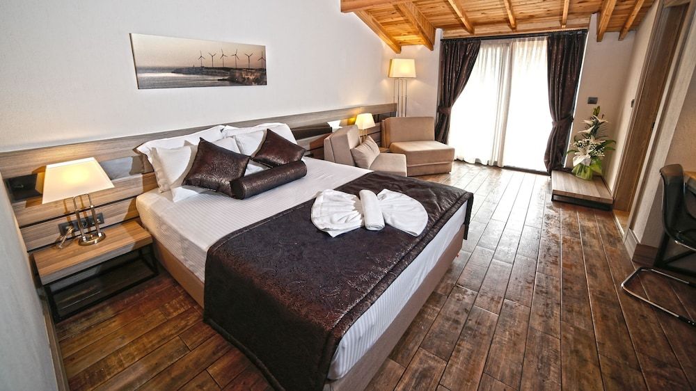 Deluxe Double Room, Garden View