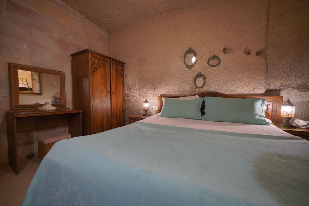 Family Suite, Queen and 2 Twin, 2 Bedroom, Balcony/Patio