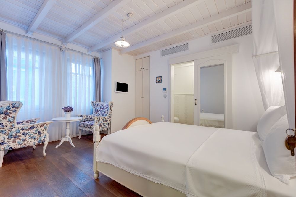 Superior Double Room, Partial Sea View