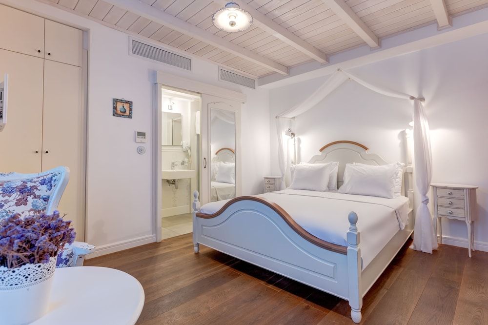 Superior Double Room, Partial Sea View