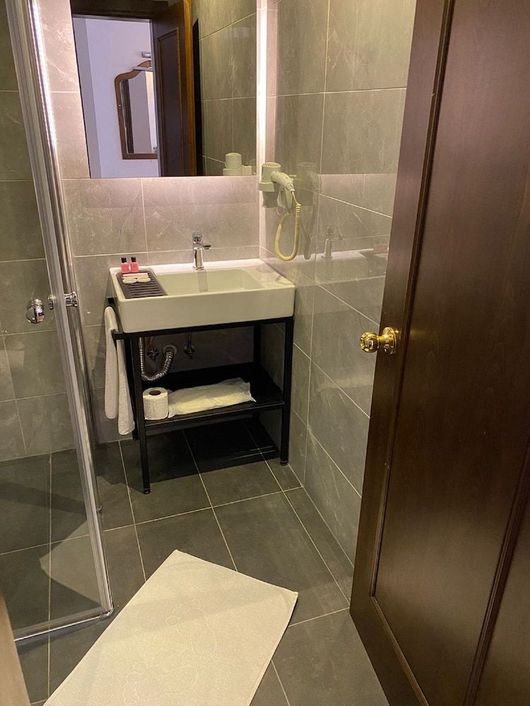 Villa Sofia Deluxe Triple Room 5