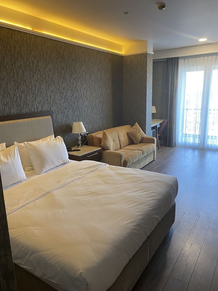 undefined Mell Hotel 3