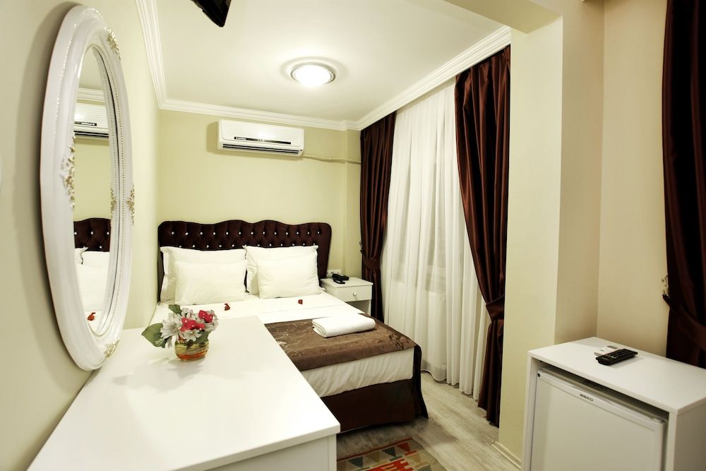 undefined Spinel Hotel