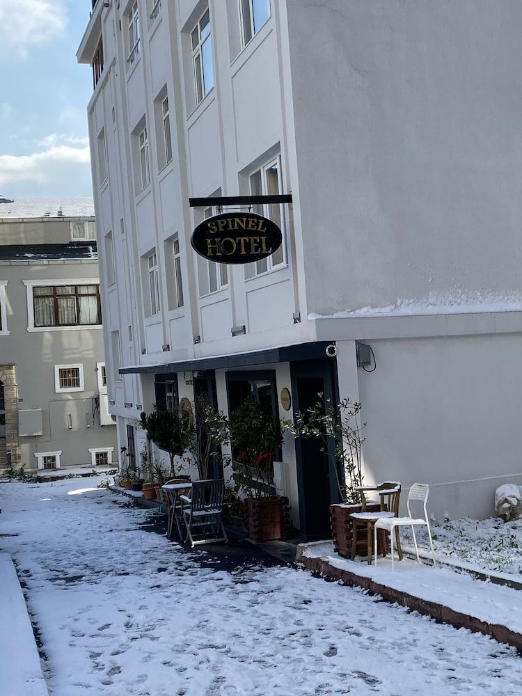 undefined Spinel Hotel 8
