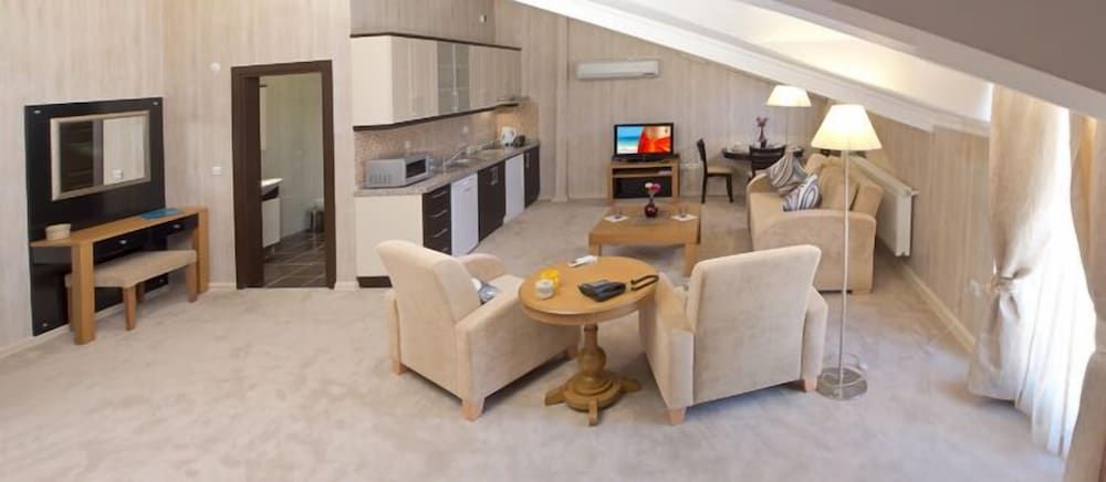 The Bosphorus Aparts Presidential Penthouse, Garden View 2