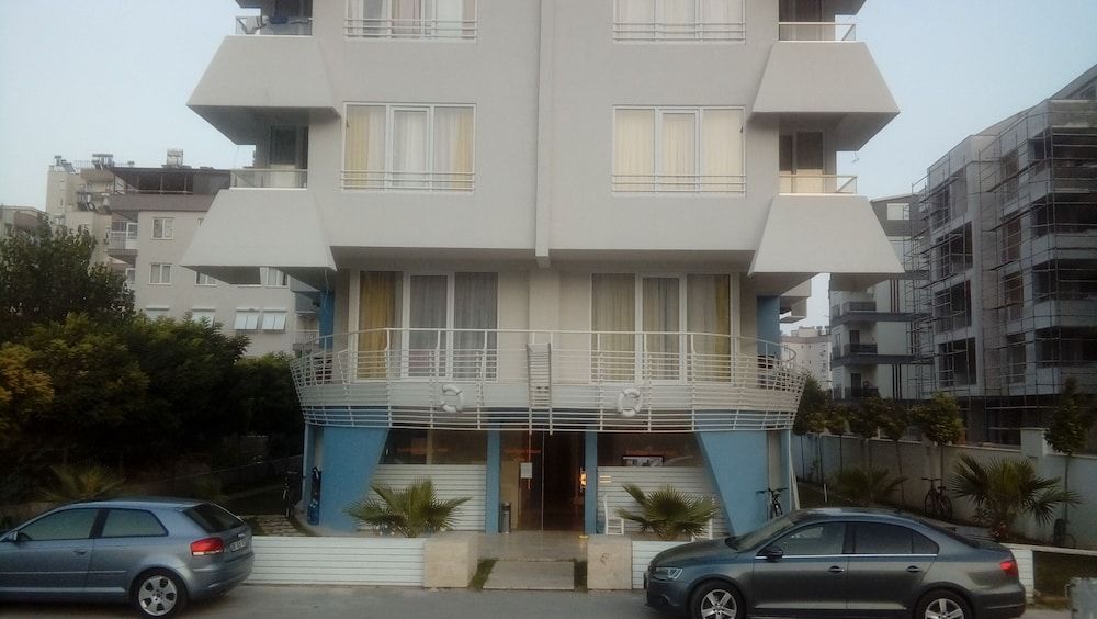 undefined Boutique House Mim A 4