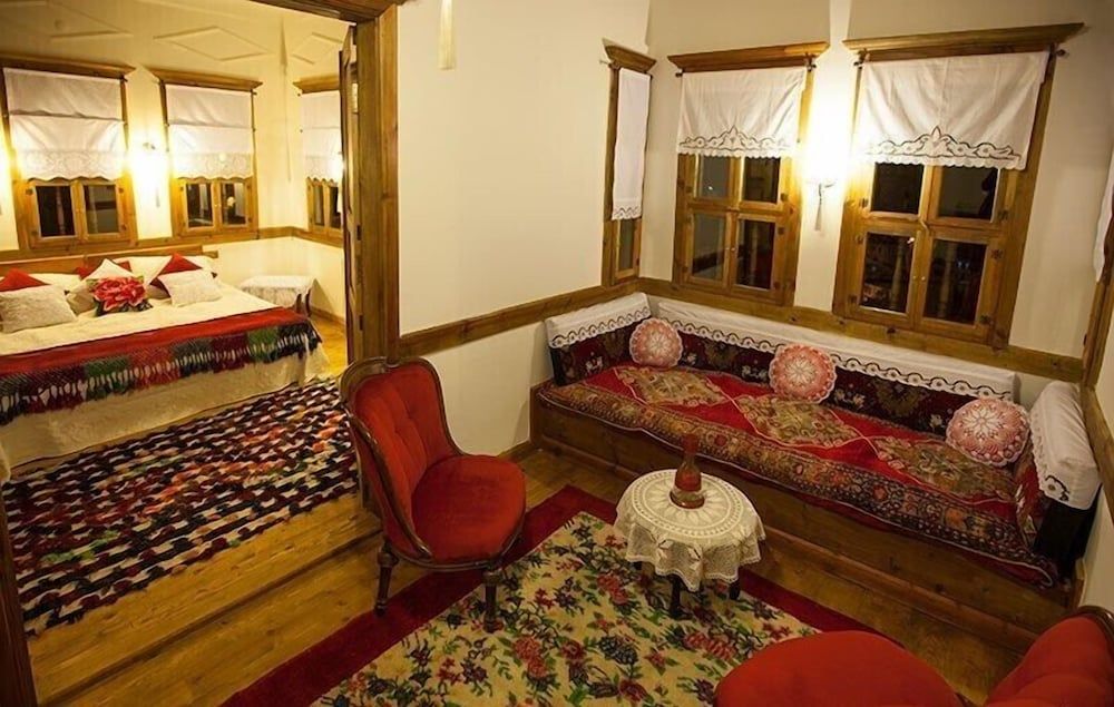 Dadibra Konak Standard Triple Room 4