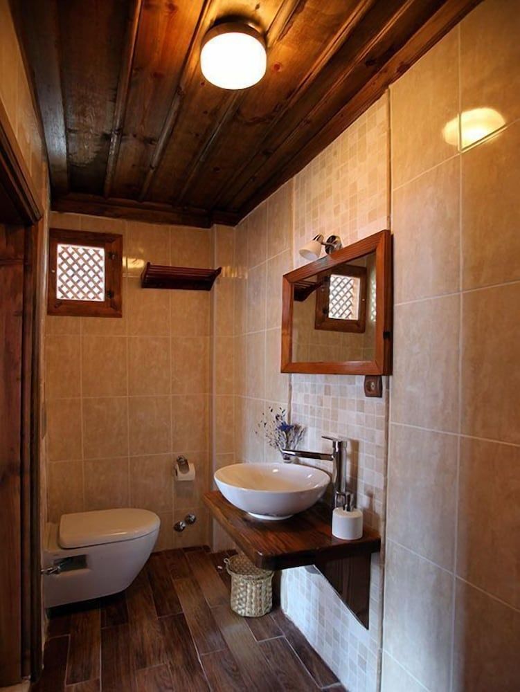 Dadibra Konak Standard Triple Room 9