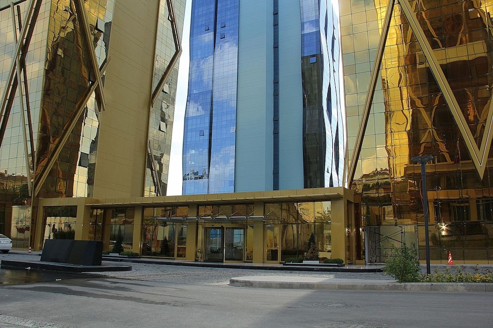 undefined Vazo Suite