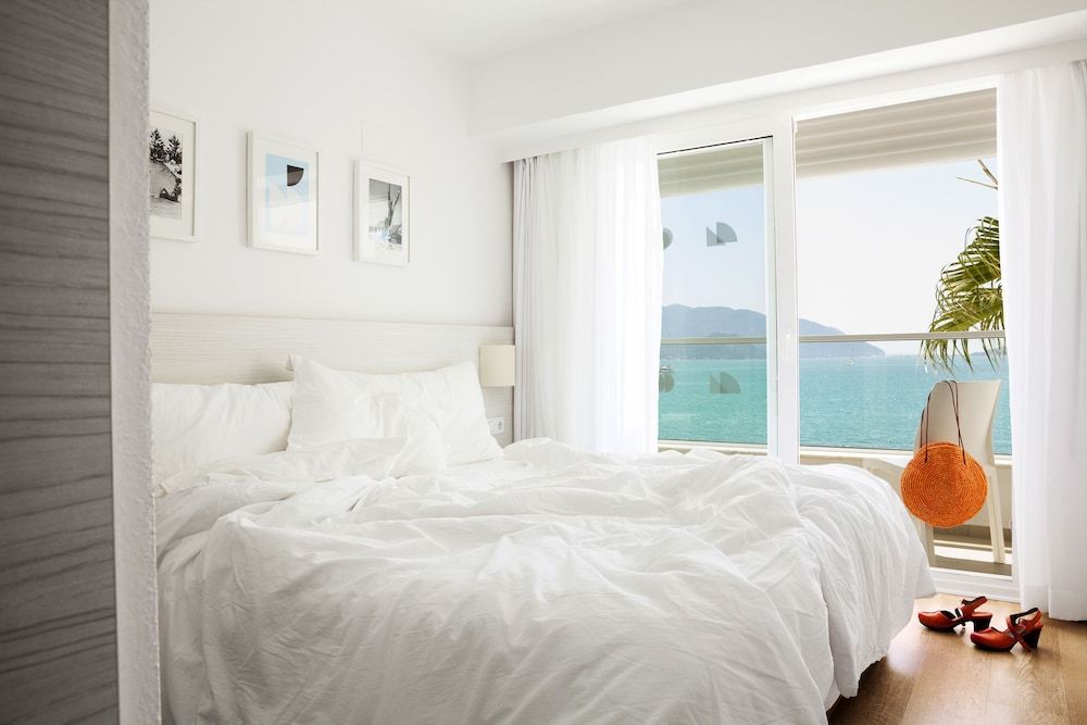 Standard Twin Room Full Sea View