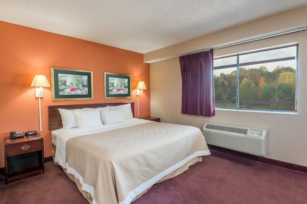 Room, 1 King Bed, Accessible, Non Smoking (Mobility)