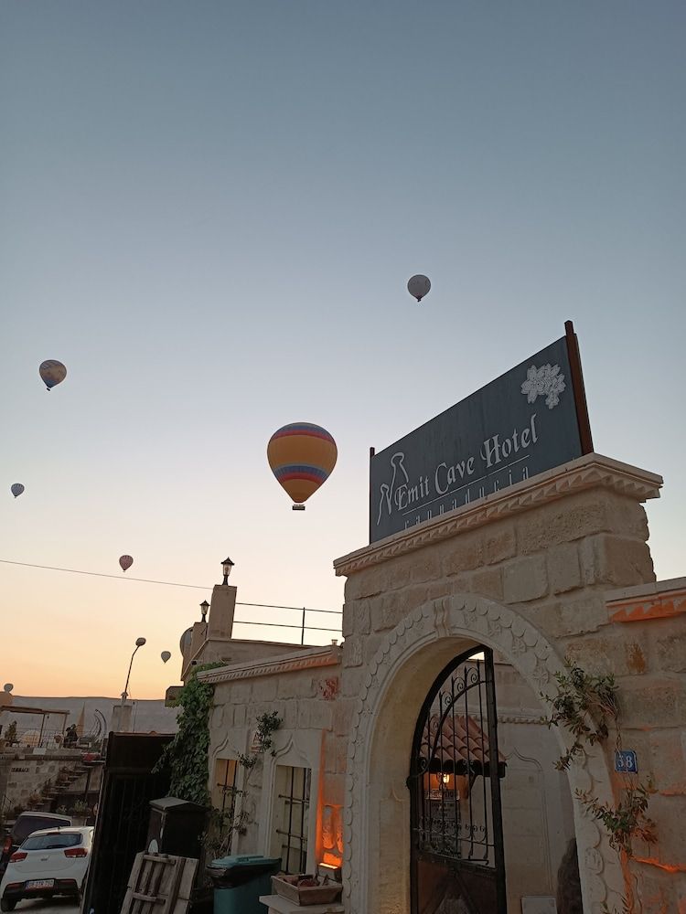 undefined Emit Cave Hotel 6