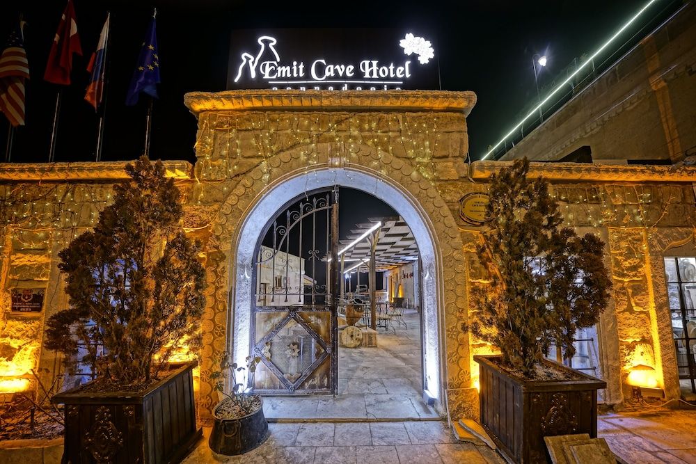 undefined Emit Cave Hotel 8