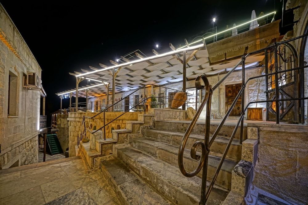undefined Emit Cave Hotel 9