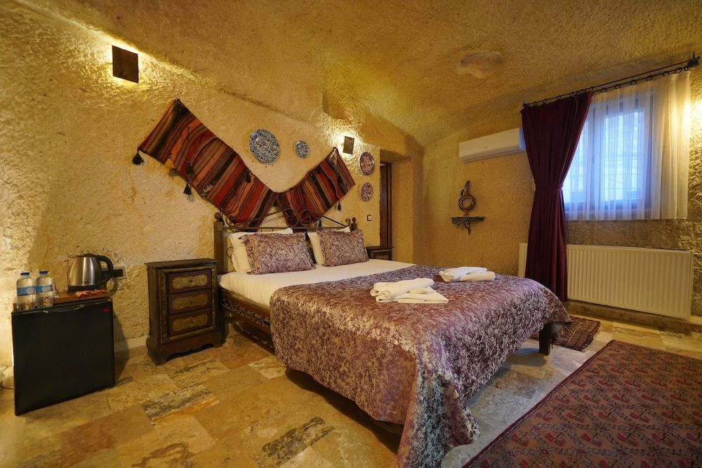undefined Emit Cave Hotel 4