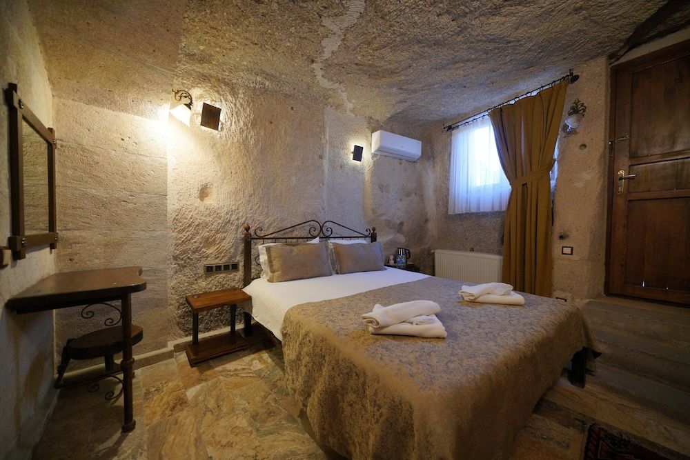 undefined Emit Cave Hotel