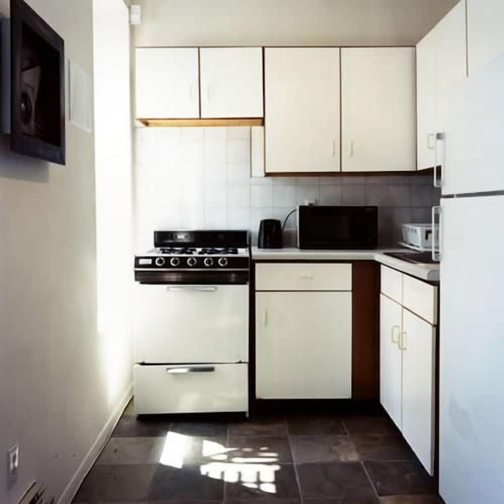 Off Soho Suites Hotel Deluxe Suite 12