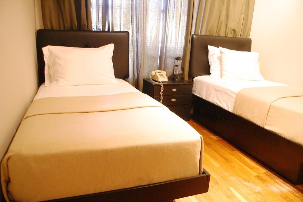 Off Soho Suites Hotel Deluxe Suite 4