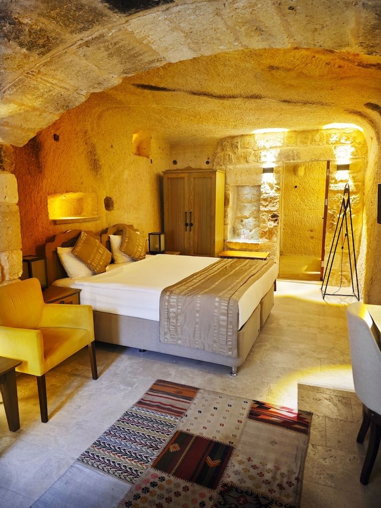 Acropolis Cave Suite Standard Cave Room