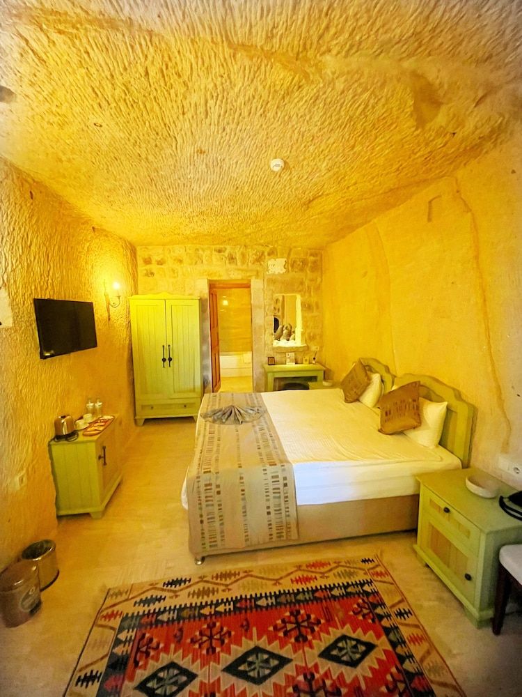 Acropolis Cave Suite Standard Cave Room 8