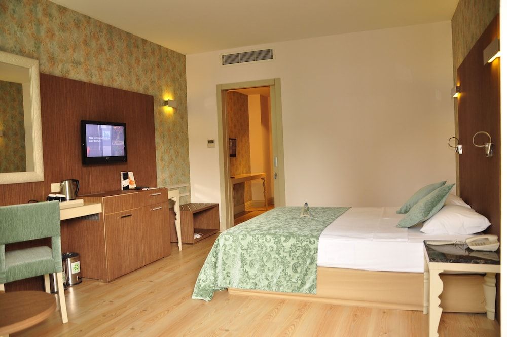 Port Side Resort - All Inclusive Family Room