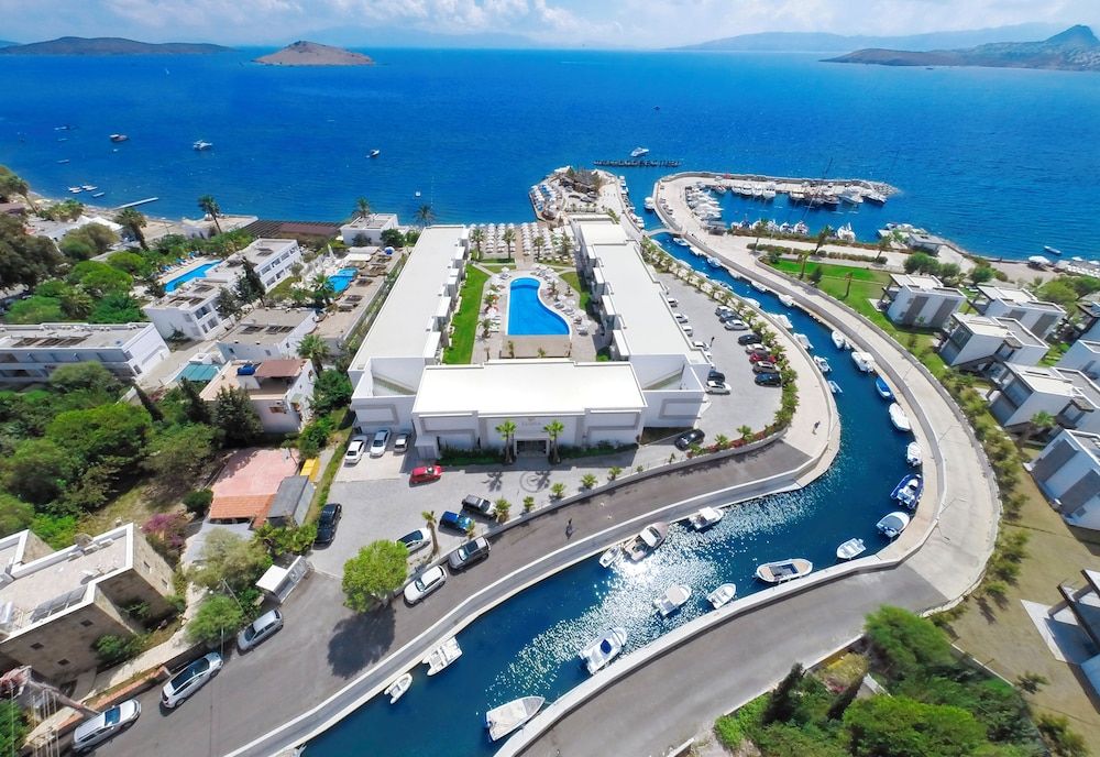 undefined Lugga Boutique Hotel & Beach