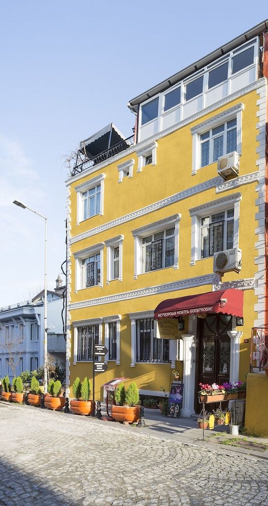 undefined Metropolis Hostel & Guest House 2