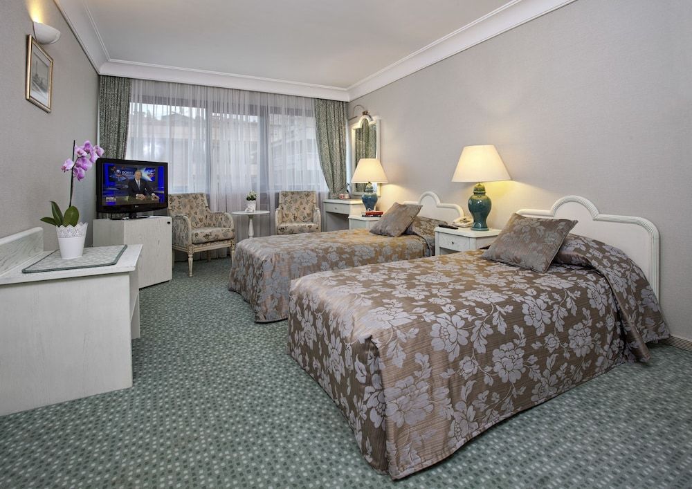 undefined Apart Hotel Best 8