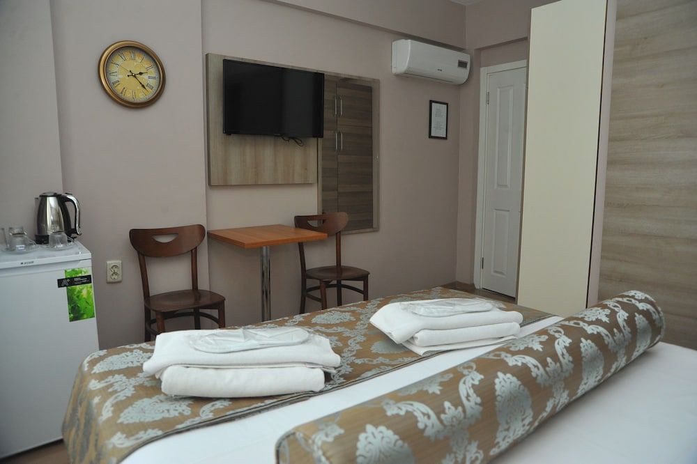Standard Double Room, Partial Sea View