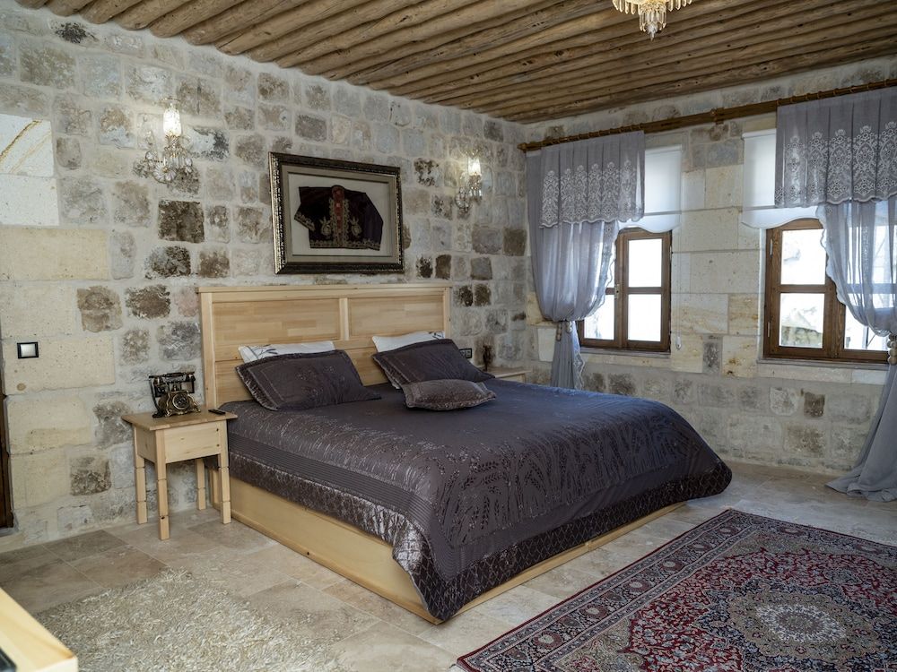 Elika Cave Suites & Spa Deluxe Room 4