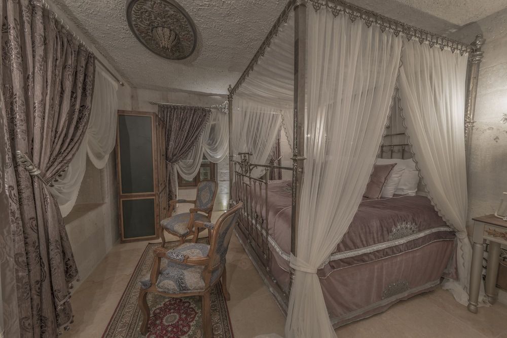 Elika Cave Suites & Spa Deluxe Room 12