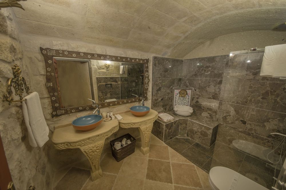 Elika Cave Suites & Spa Deluxe Room 9