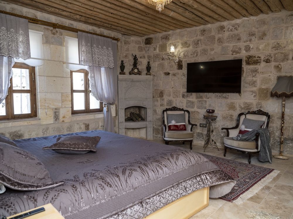 Elika Cave Suites & Spa Deluxe Room 6