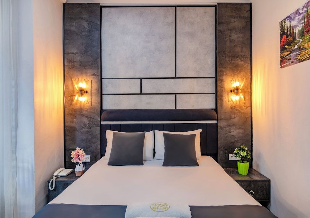 undefined La Pazza Suites 8