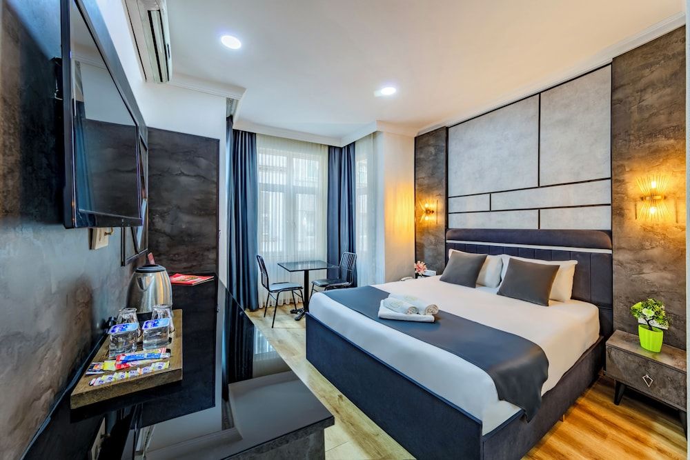 undefined La Pazza Suites 5