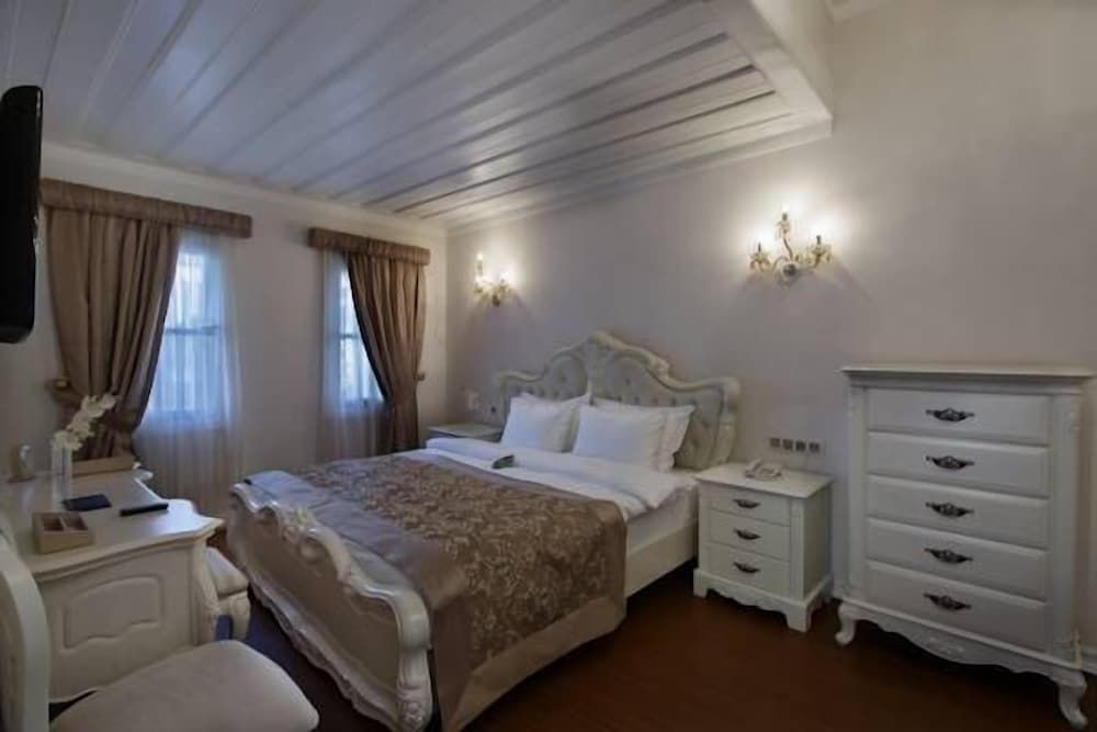 Lavin Suites Hotel Deluxe Double Room 3