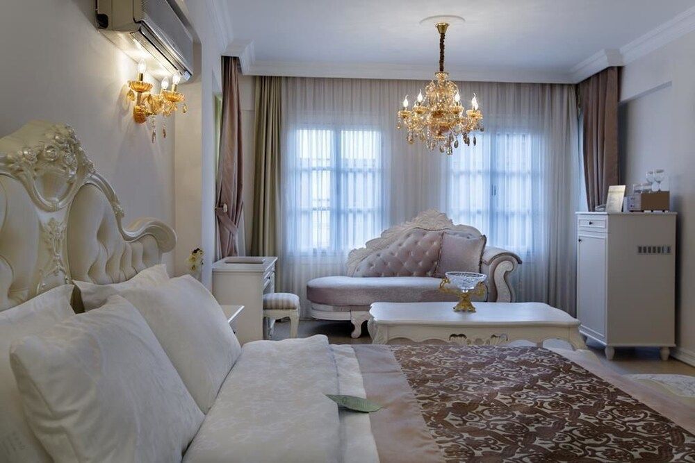 undefined Lavin Suites Hotel 2