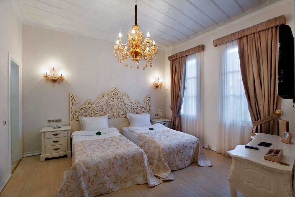 Lavin Suites Hotel Deluxe Double Room 2