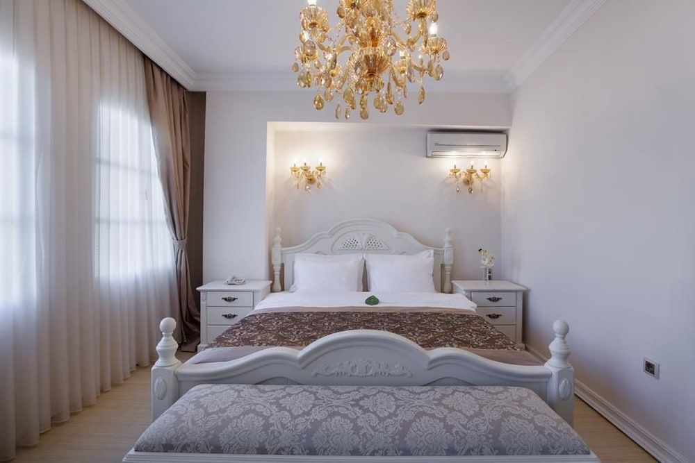 undefined Lavin Suites Hotel 3