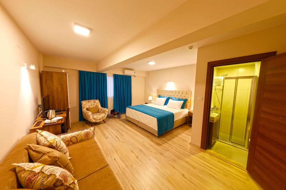 Fayton Hotel Deluxe Double Room 2