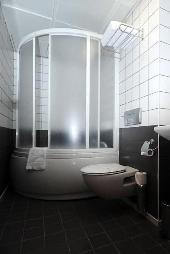 Rumi Hotel Standard Double or Twin Room 5