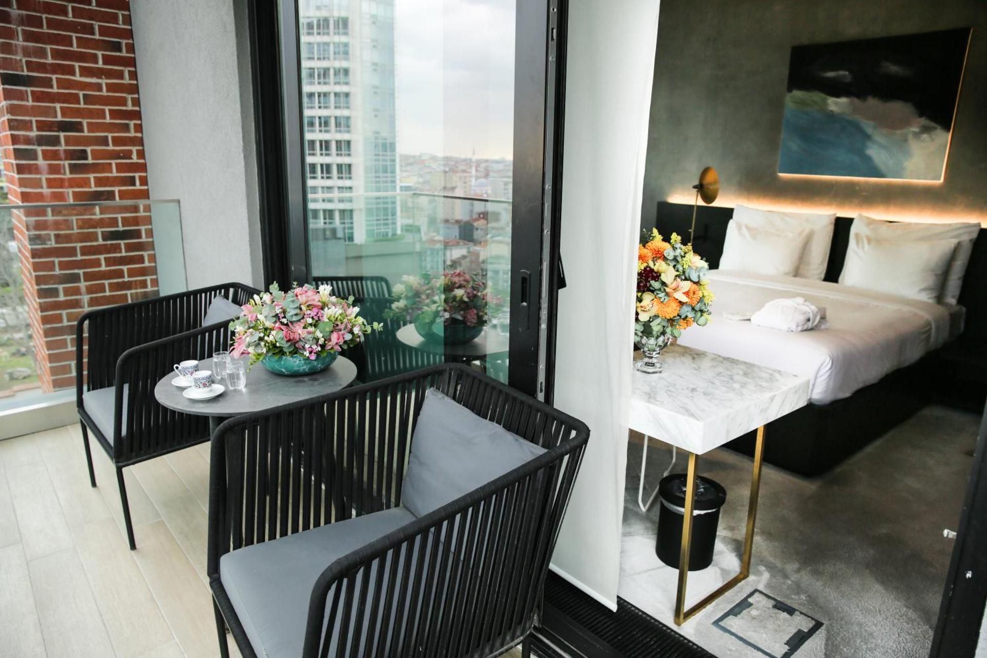 Deluxe King Room with Balcony