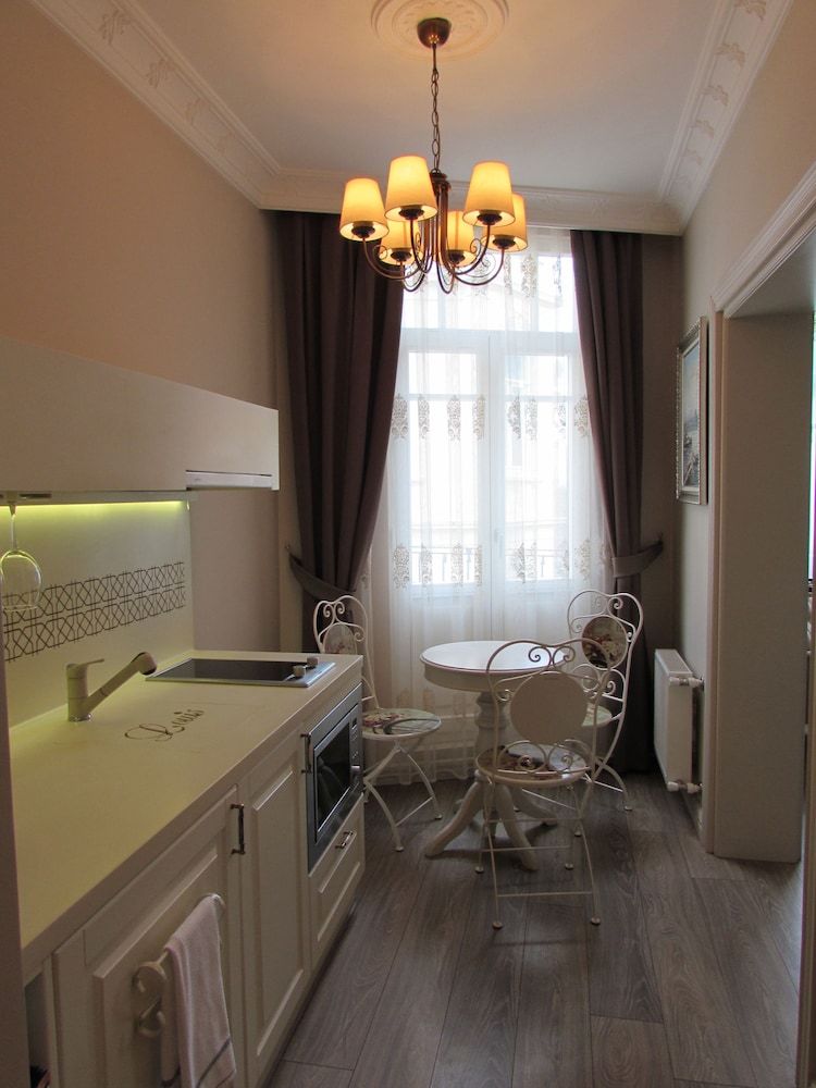 Louis Appartements Galata Deluxe Suite 13