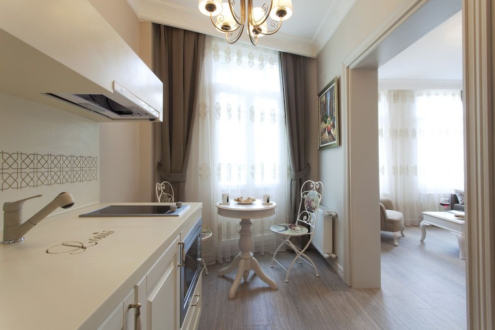 Louis Appartements Galata Deluxe Suite 11