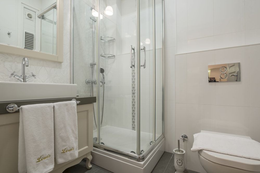 Louis Appartements Galata Deluxe Suite 4