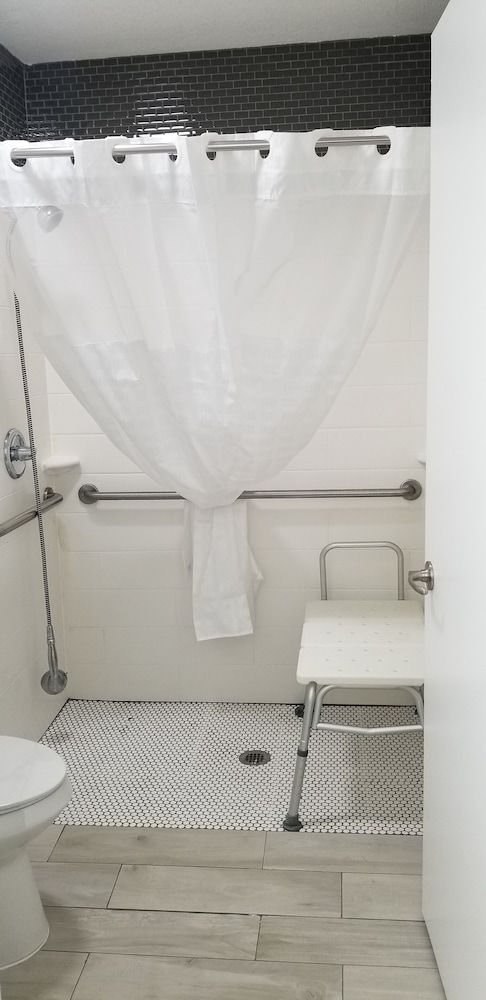 Key West Inn - Boaz Standard Room, 1 King Bed, Accessible 2