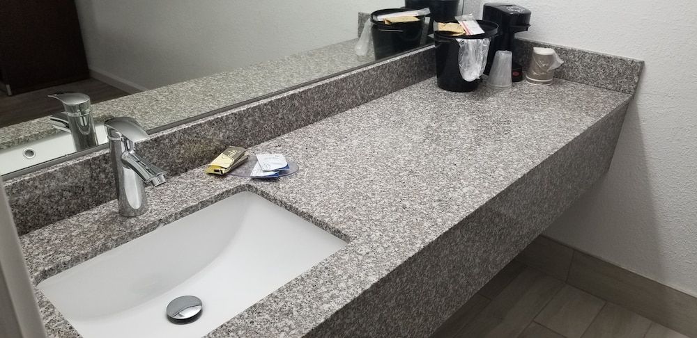 Key West Inn - Boaz Standard Double Room, 2 Queen Beds 9