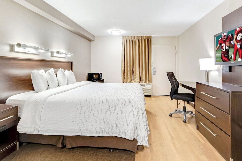 Deluxe Room, 1 King Bed, Accessible (Roll-In Shower, Smoke Free)