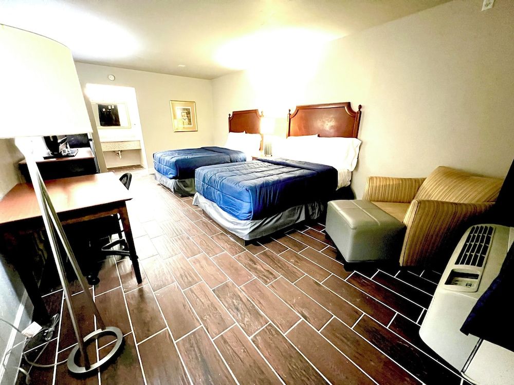 Economy Room, 2 Queen Beds, Non Smoking