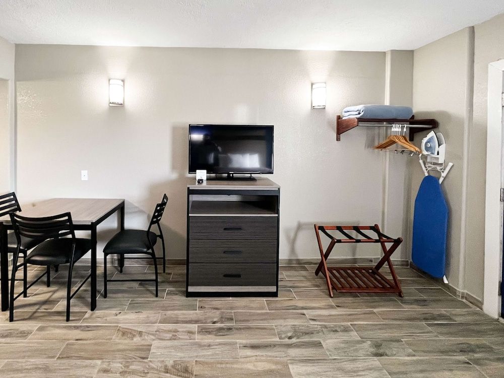 Blue Wave Inn Standard Room, 1 King Bed, Non Smoking 5